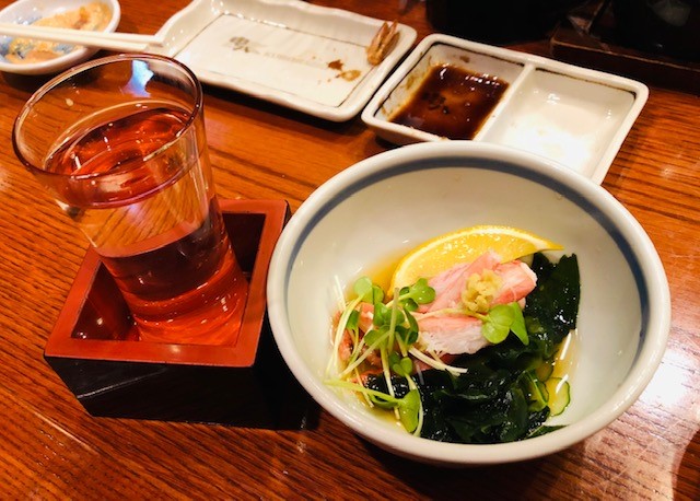 串八の紅ズワイ蟹の酢の物と日本酒