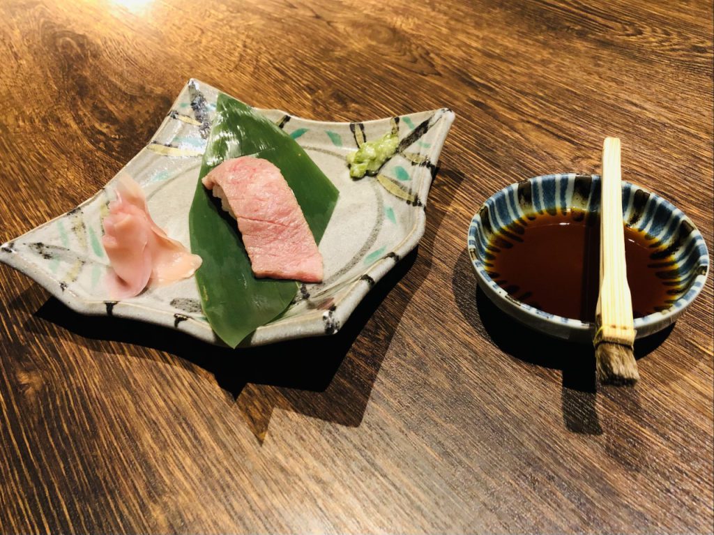 京やきにく「弘」の牛トロ炙り寿司