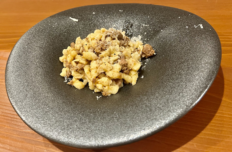 イタリアの郷土料理「ミニャクリス 鹿ボロネーゼ（粒々ショートパスタ）」