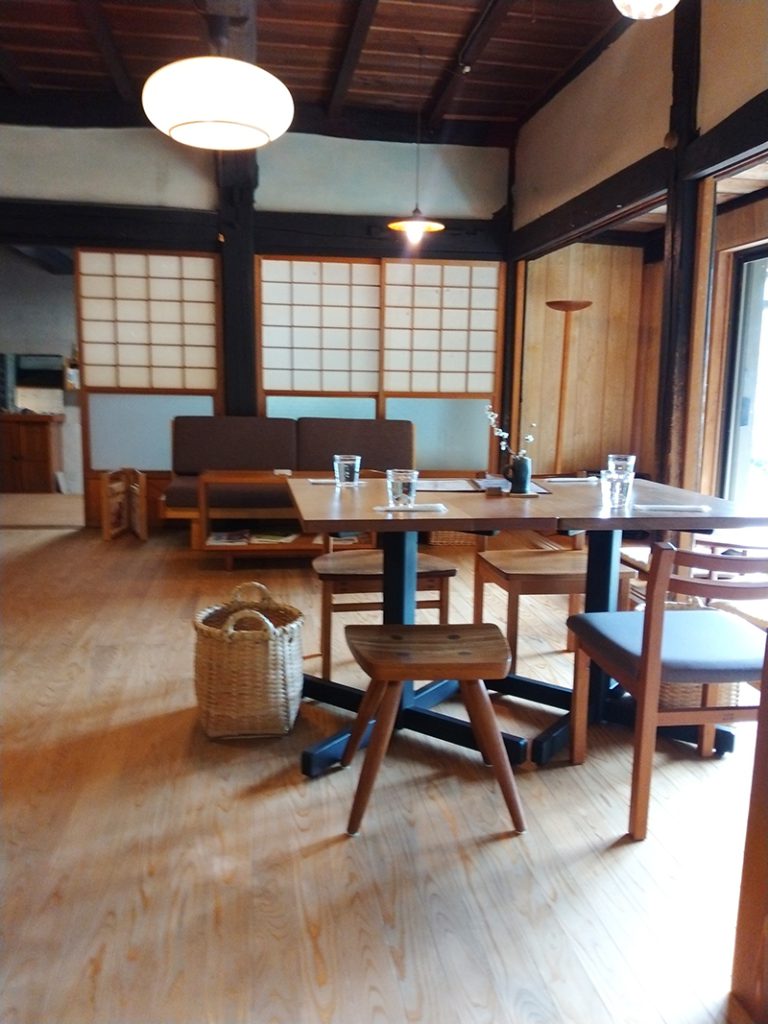 縁側カフェ tokinokiのテーブル