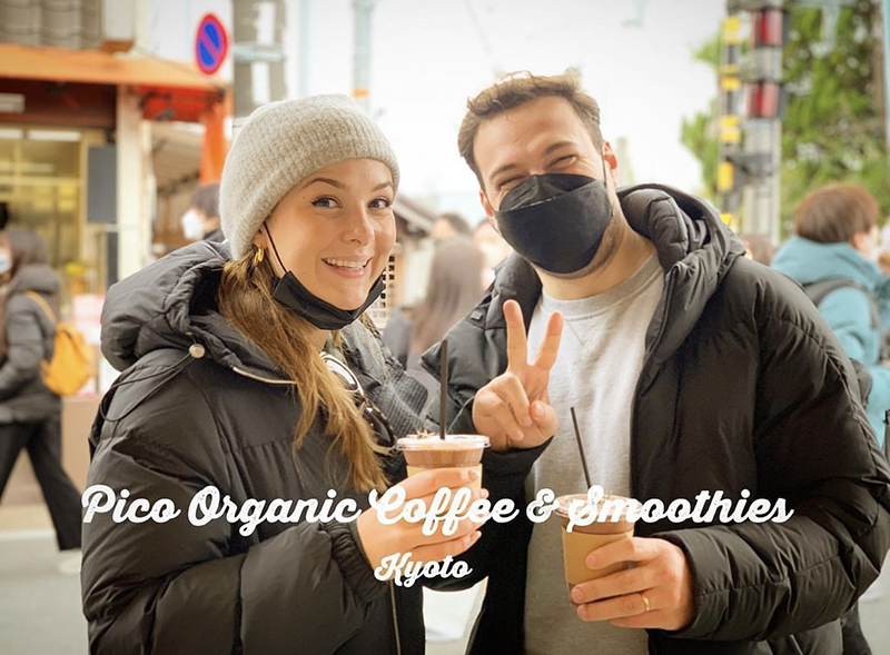 Pico Organic Coffee & Smoothiesにきた外国のお客さん
