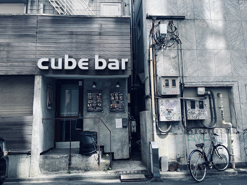 川崎のcube barの外観