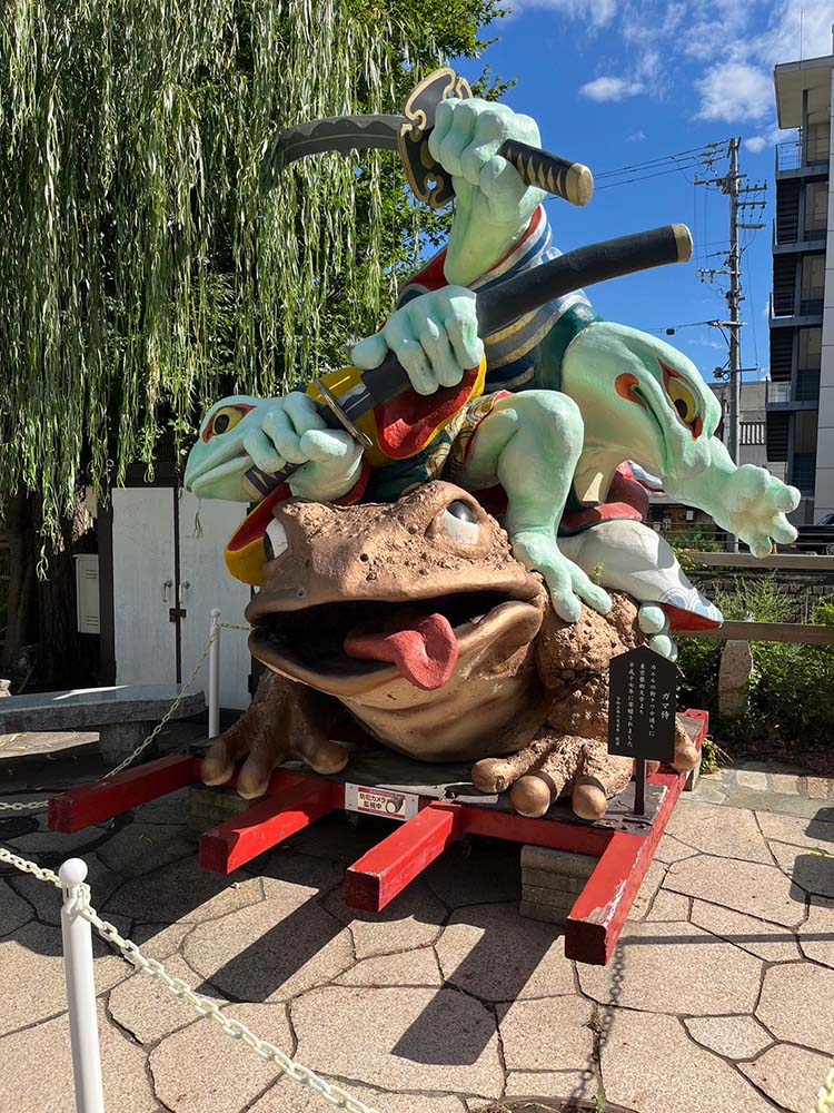 長野県松本の縄手通りのカエル