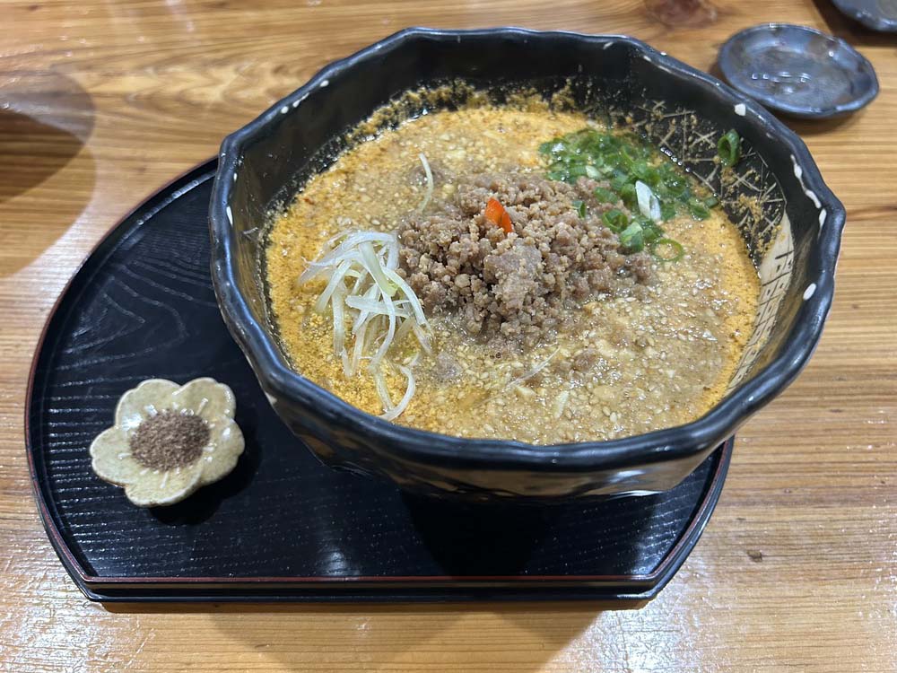 「豆でっぽう」の坦々麺