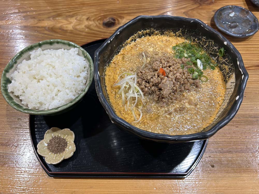 「豆でっぽう」の坦々麺