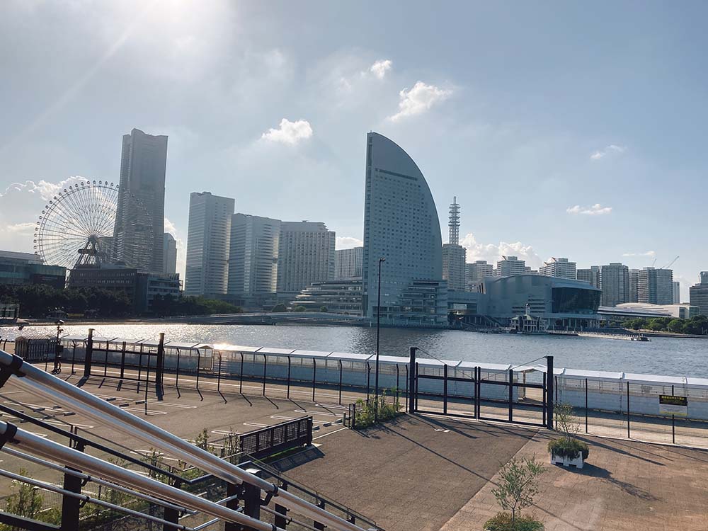 横浜DeNAベイスターズの本拠地「横浜スタジアム」付近の風景